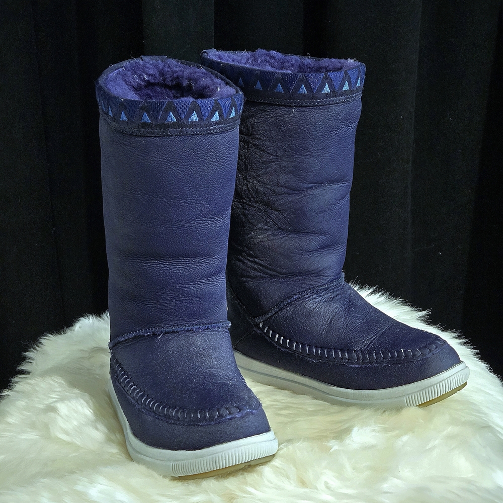 Elegant Manitobah Blue Winter Sheepskin Boots for Women